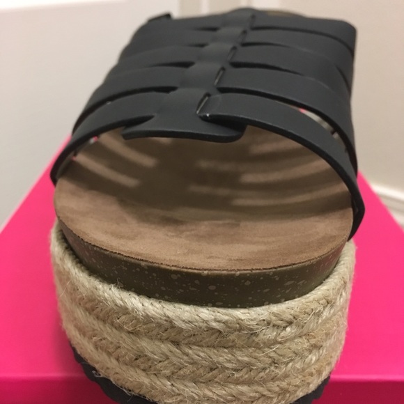 💠NEW💠Black Gage Sandal - Picture 2 of 5